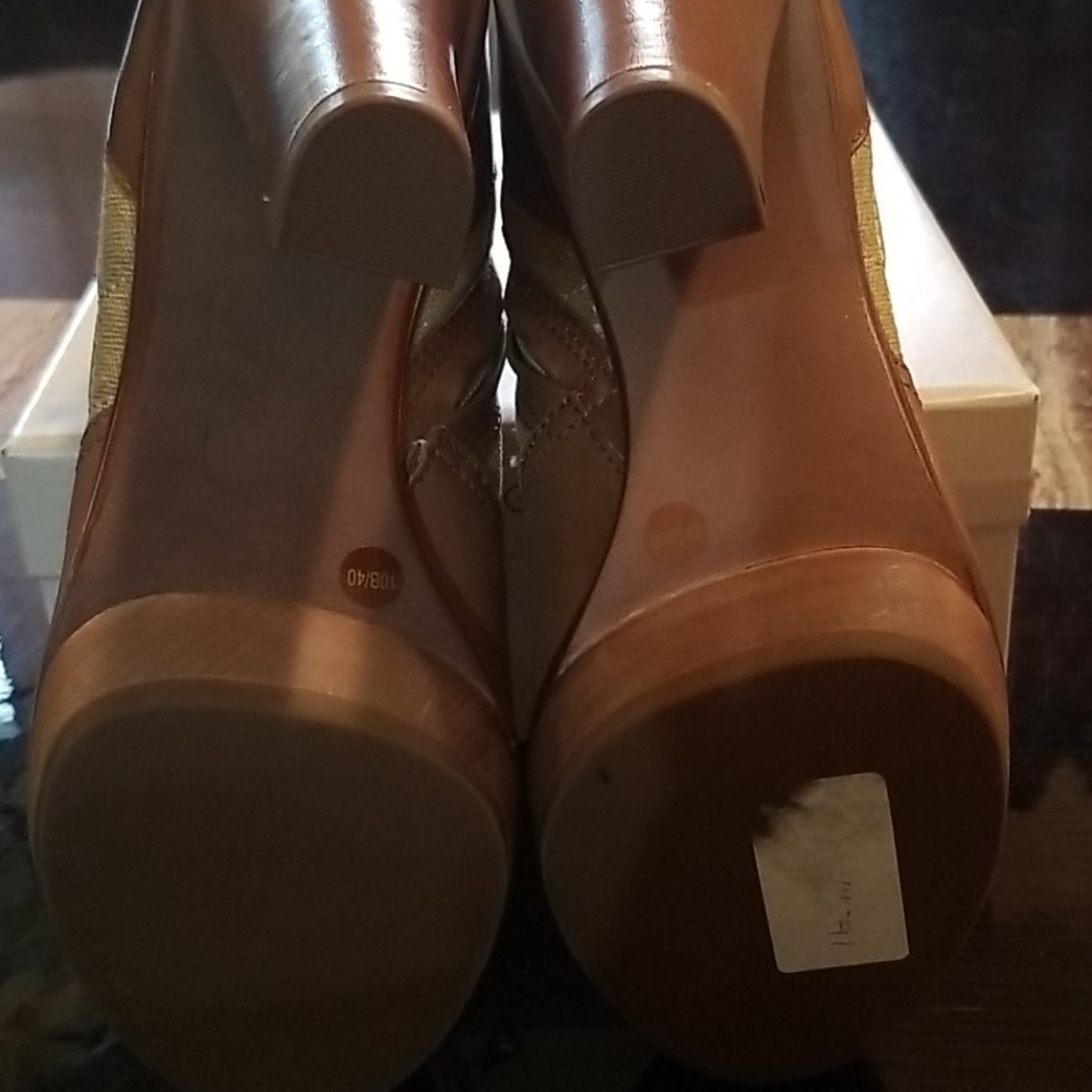 Boots - Picture 4 of 8